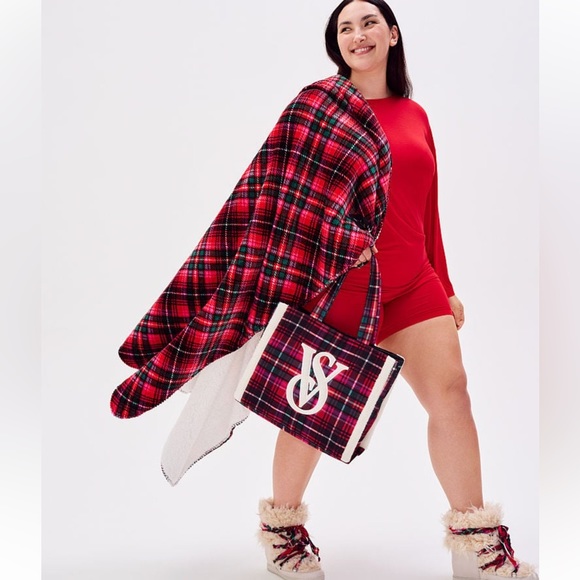 VICTORIA'S SECRET Plaid Tote & Blanket - Picture 1 of 1